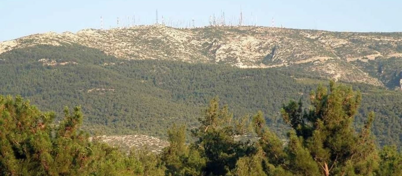 Ελληνικό: Εντοπίστηκε μεγεθυντικός φακός πάνω σε ξερόχορτα στους πρόποδες του Υμηττού